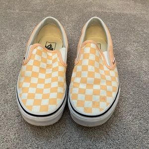 7 1/2 checkered peach Vans